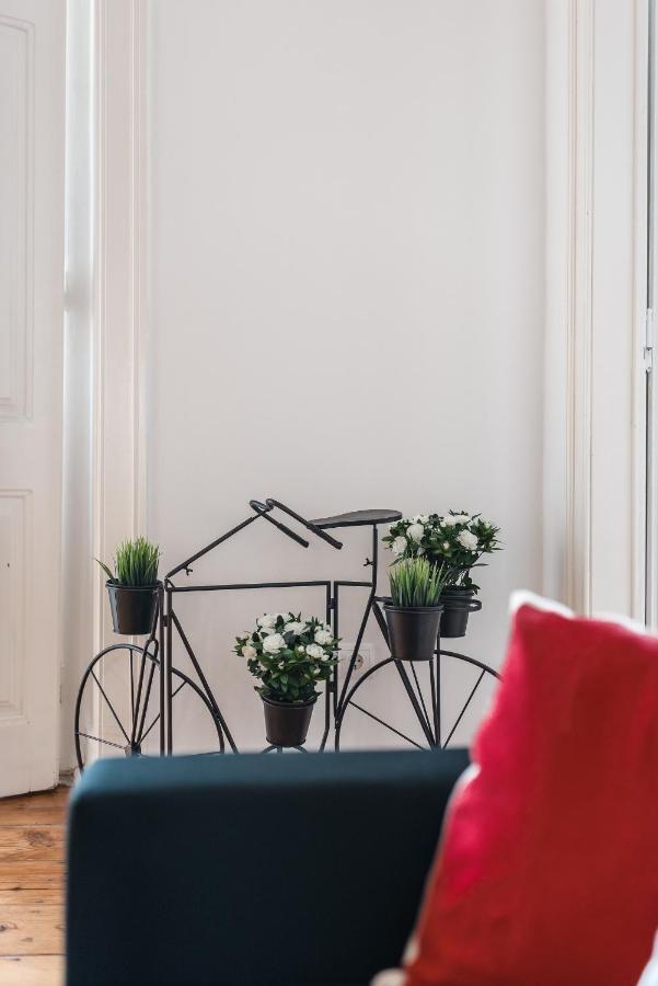 Elegant 3 Bedroom Flat With View In Principe Real Lisbon Bagian luar foto